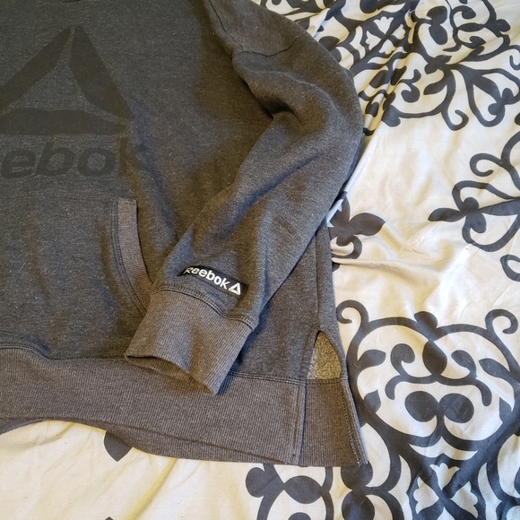 Reebok hoodie XXL. - Picture 2 of 6